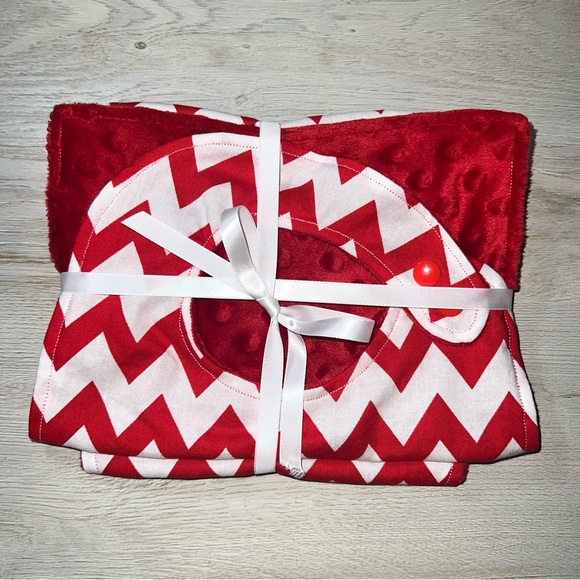 NEW 🪡 Red and White Chevron Bib & Burp Cloth Set - Christmas Gift - Red & White - Picture 5 of 5
